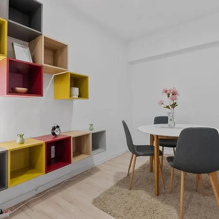 Elegant Uverturii Apartment